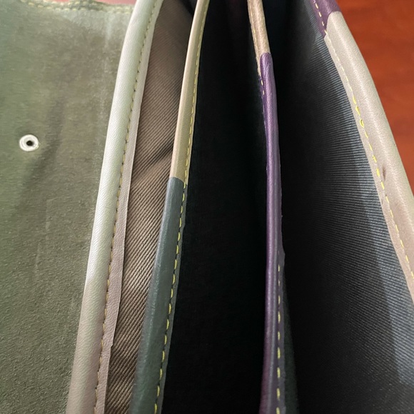 Leather color block shoulder bag with short handle and adjustable leather strap. - Picture 12 of 14